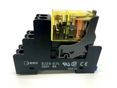 RJ2S-CL-D24,SJ2S-07L | Idec RJ2S-CL-D24 Relay w/ SJ2S-07L Socket - Used