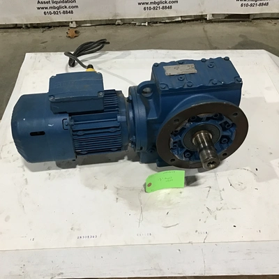 Sew Eurodrive SF77DRE90M4BE2HR/TF Gear Reducer Ratio 189.9:1 Helical gear box