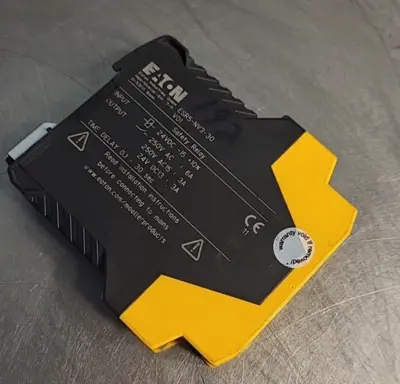 Eaton ESR5-NV3-30 Cutler Hammer Safety Relay (BIN 3.2.3)