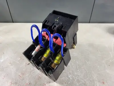 Disconnect Switch with 25 Amp Fuse