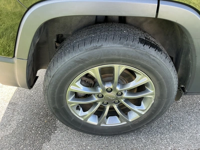 USED 2019 JEEP CHEROKEE