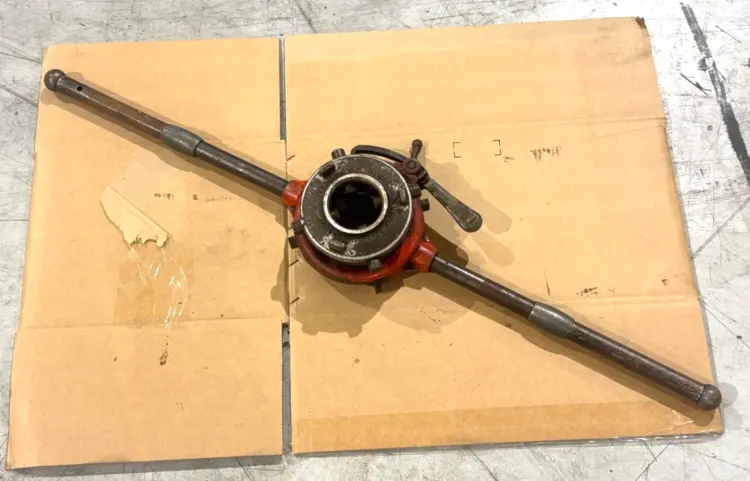 Used RIDGID Manual Adjustable Pipe Threading Tool Pipe Threaders Michigan US | Maverick Industrial Sales #1483085