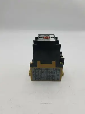 ALLEN BRADLEY AC RELAY 700-P400A1 SER B
