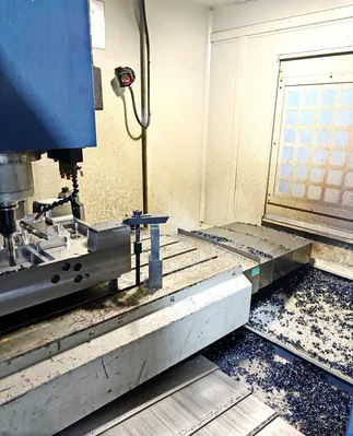 2011 TAKUMI V-12 Vertical Machining Centers | CNCsurplus (5)