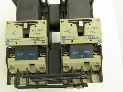 Telemecanique LP2D0901 Reversing Contactor With Overload 3 Ph 7.5Hp 20A 600V