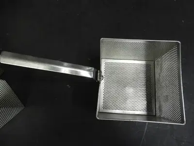 Used Isaac Peoria Used 6"x6"x5.25" square Stainless Mesh Frying Basket C IP Food, Restaurant, & Bakery Parts & Accessories Illinois US | Falcon Restaurant Supply #1376640