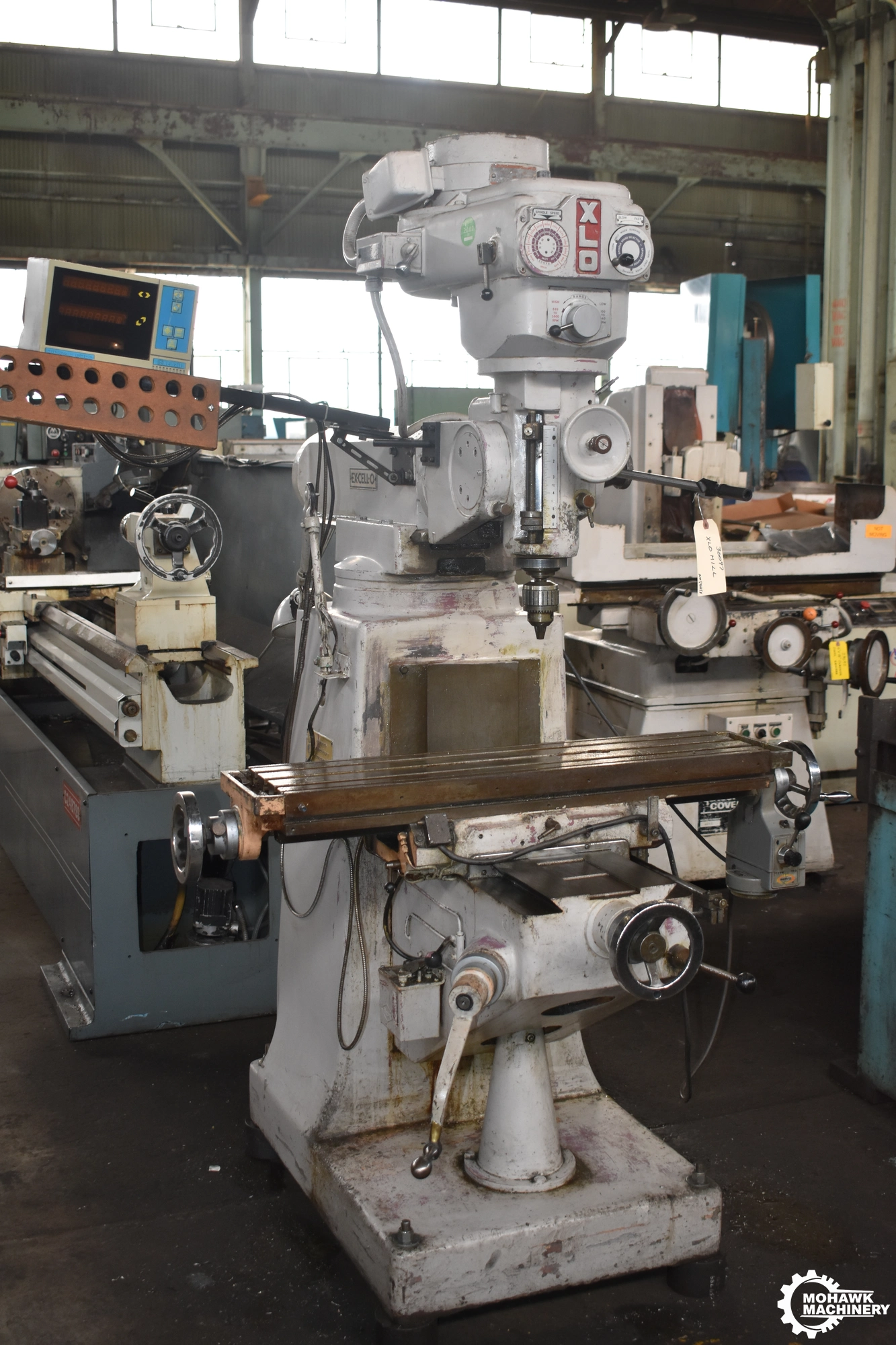 602 EXCELLO RAM TURRET VERTICAL MILL w/NEWELL DIGITAL READOUTS - POWER TABLE FEED