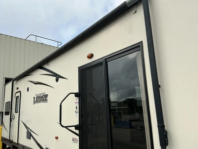 Used 2017 WILDWOOD LODGE 394FKDS Campers, Caravans, Motorhomes Michigan US | Miedema Asset Management Group #1402838