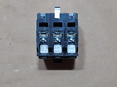 USED SQUARE D QOB320
