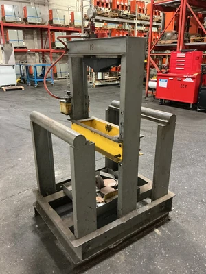 Used POWER TEAM _UNKNOWN_ Hydraulic Cylinders | Equipment Recovery Corp. #1330968