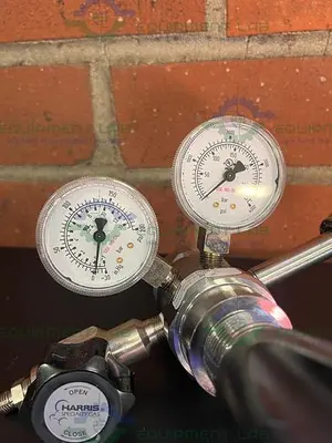 USED HARRIS SPECIALTY KH1096 722C-125-540-BE GAS LAB REGULATOR 3000 PSI
