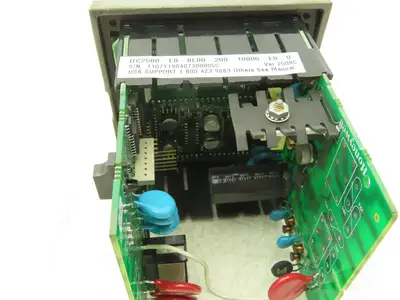 Honeywell UDC2500 Digital Temperature Controller DC2500-E0-0L00-200-10000-E0-0