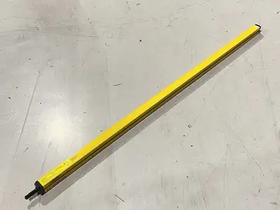 USED BANNER EZ-SCREEN SAFETY LIGHT CURTAIN CASCADE EMITTER 72413