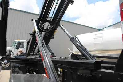 New | in-Stock 2027 MACK MD7 Rolloff Trucks Texas US | Roll Off Truck World #1491920