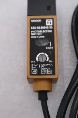 NEW NO BOX Omron E3S-RS30E42-30 Photoelectric Switch 12-24v-dc STOCK H1558A