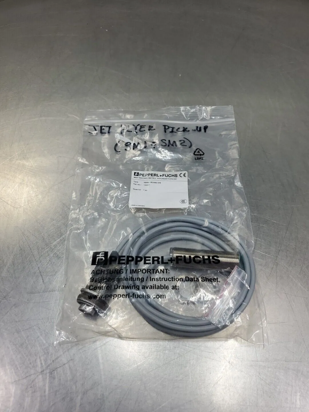Pepperl+ Fuchs NBB5-18GM60-WS 250VAC 200mA Proximity Sensor. 5D-15