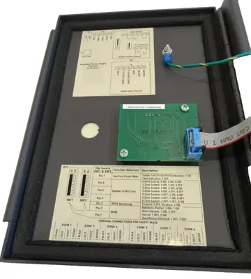 NEW STI MC6AC-0011 SAFETY CONTROLLER 43938-0011 MC60C0011