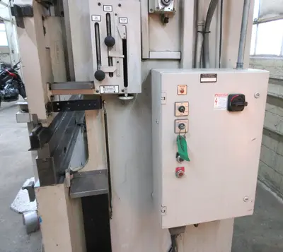 WYSONG 140 TON x 10′ HYDRAULIC PRESS BRAKE 3 AXIS CNC BACK GAUGE