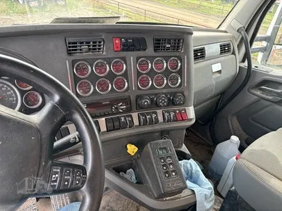 USED 2018 KENWORTH T880