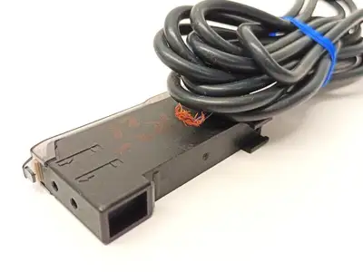 E3X-DA11 | Omron  Digital Fiber Sensor Amplifier Unit - Used