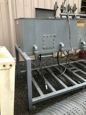 Continental Hydraulics 300 Gallon 4 Bay Oil Tank/ Polypac P88-957 Spill Station