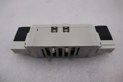 NEW SMC EVS7-8-FIG-D-3ZRM0 Valve 9 AVAILABLE STOCK S-390