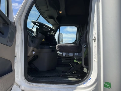 USED 2016 FREIGHTLINER CASDCADIA