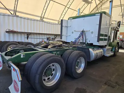 USED 2018 PETERBILT 389