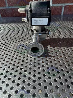 USED ITT PURE FLO 4 -WAY DIAPHRAGM VALVE W/ 1 1/2" TO 1" TO 1/4" SANITARY FITTING