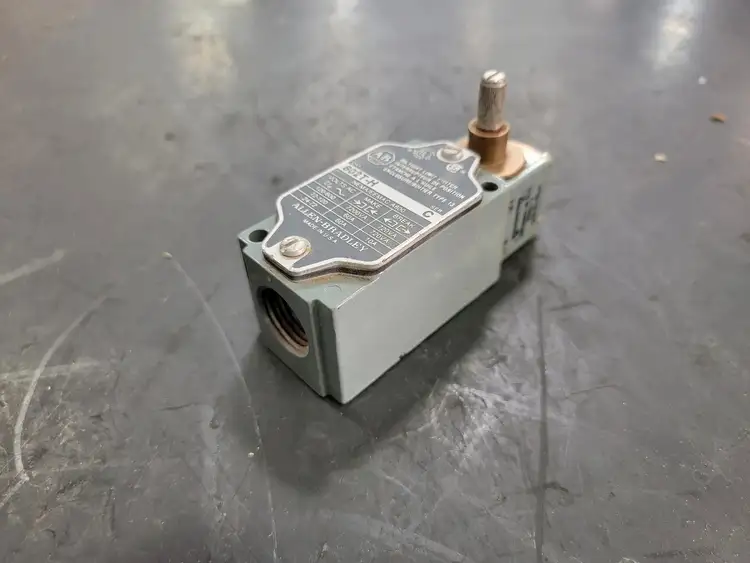 Used ALLEN-BRADLEY 802T-H Switchgears British Columbia CA | Lenmark #244560