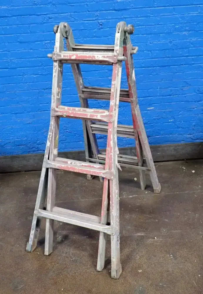 8 Steps / 300 Lbs Ladder