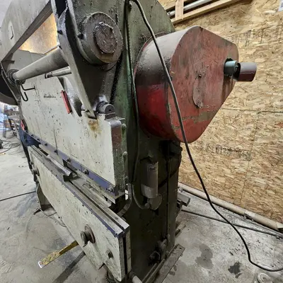 35 TON CHICAGO DREIS & KRUMP MECHANICAL PRESS BRAKE. STOCK # 0446725.