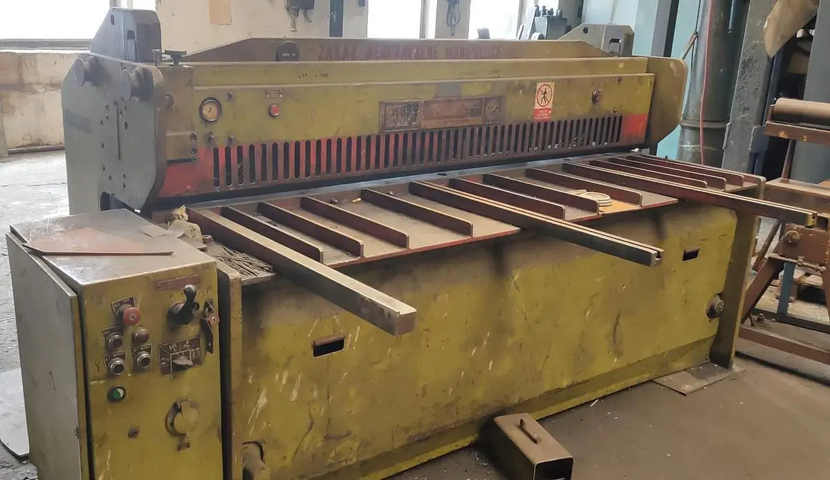 Used 1969 PIESOK NTE 2000/4 Sheet Metal Shears CZ | Amaron s.r.o. #1061608