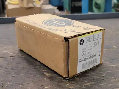 NEW ALLEN-BRADLEY 700-RTR00N000A1