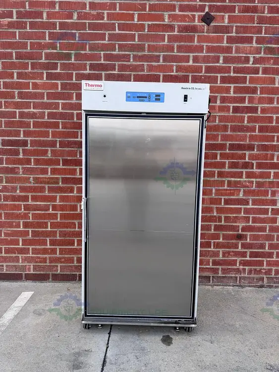 Used THERMO SCIENTIFIC 3950  CO2 INCUBATOR TEMP RANGE  29 CUFT, 60C°, 120V Incubators California US | Equipment Lab #485898