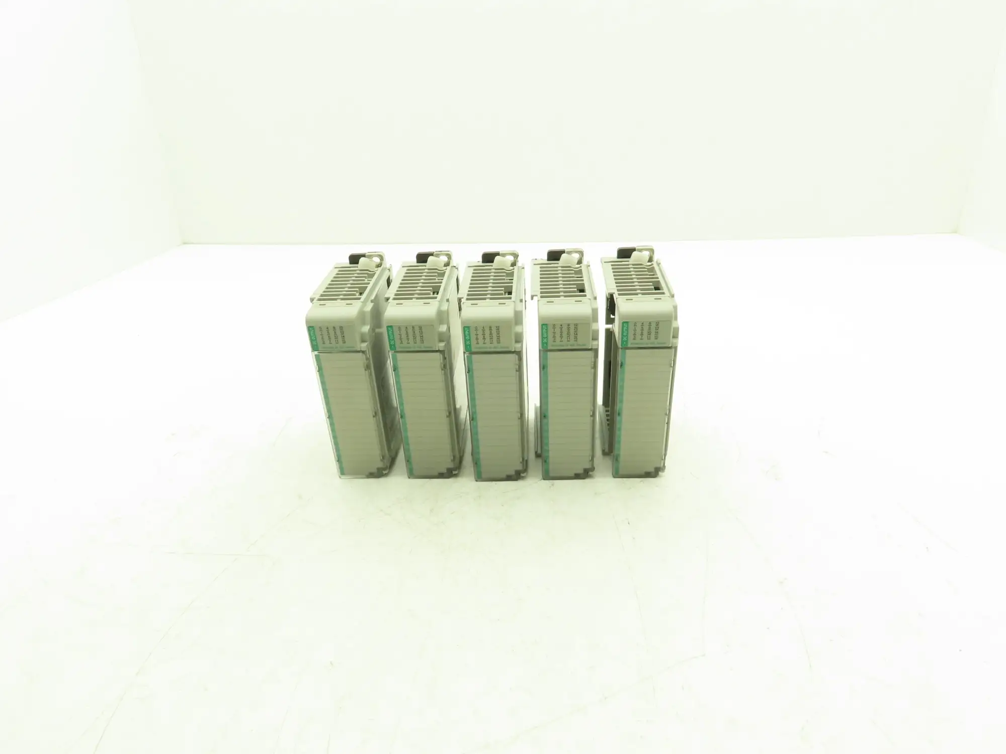 Allen Bradley 1769-OB16P Compact I/O 24VDC F/W 3.1 Output Module Ser B Lot of 5