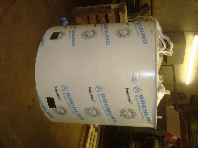 1,000 L Polypropylene Enclosed Tank