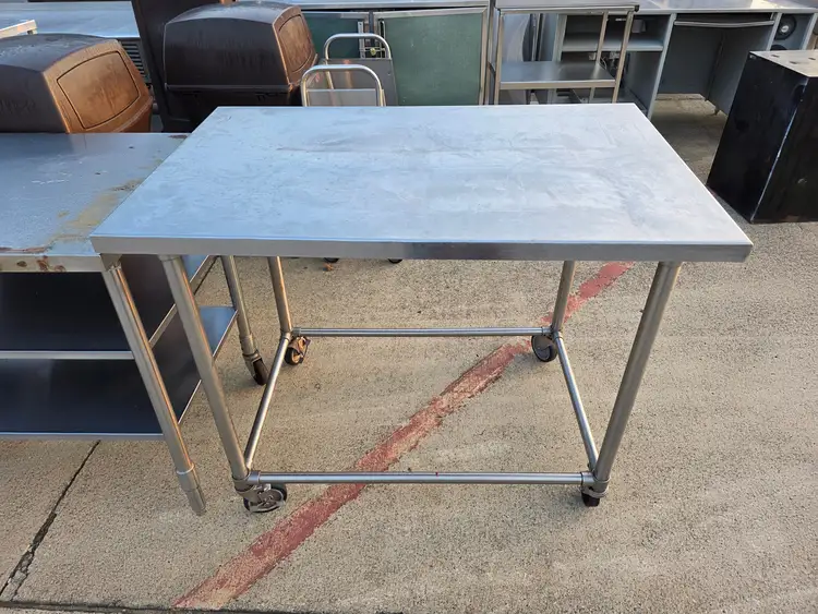 Used Falcon Restaurant Supply Used 48" 30" Stainless Steel Table with Casters - FG9 - SS405 Food Prep Tables Illinois US | Falcon Restaurant Supply #1373541