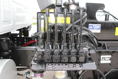 New | in-Stock 2027 MACK MD7 Rolloff Trucks Texas US | Roll Off Truck World #1491876