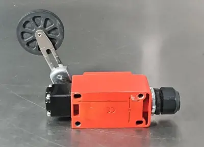 USED Allen-Bradley 440P-MRRB22E /A GuardMaster Limit Switch