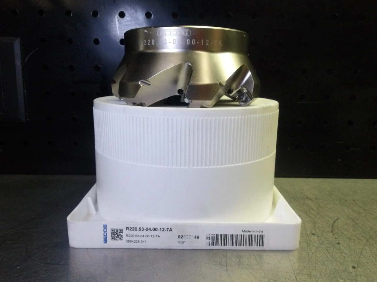 SECO 4" Indexable Coolant Thru Facemill 1.5 Arbor R220.53-04.00-12-7A (LOC3538A)