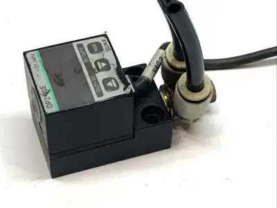 Used Sunx Digital Vacuum Pressure Sensor 12-24VDC Pressure Switches Michigan US | Maverick Industrial Sales #1406480