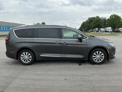 USED 2019 CHRYSLER PACIFICA
