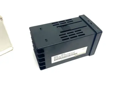 USED DWYER, LOVE CONTROLS TEMPERATURE CONTROLLER 1/16 DIN SIZE