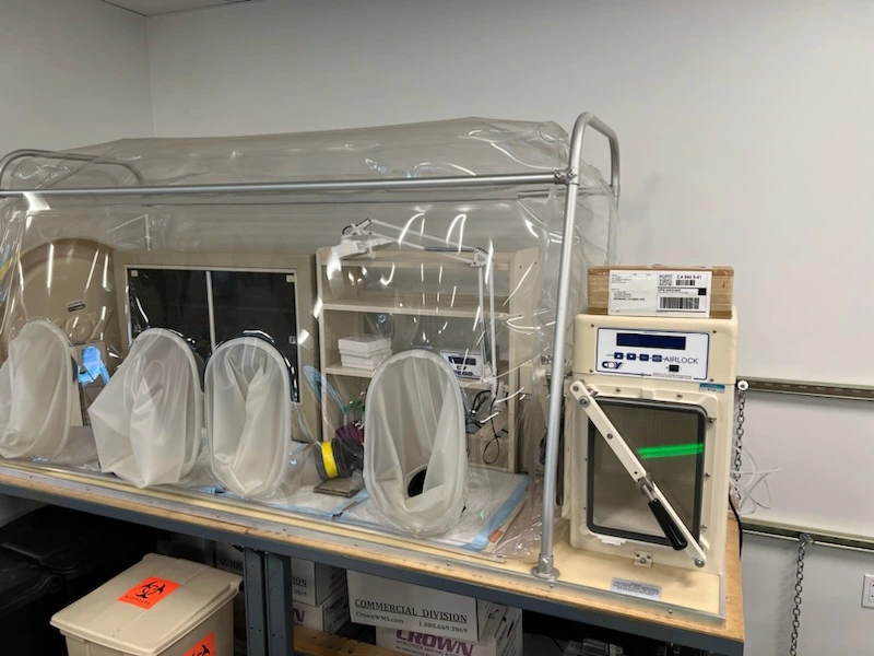 Used _UNKNOWN_ _UNKNOWN_ Glove Boxes California US | Biotech Equipment Sales #1464577