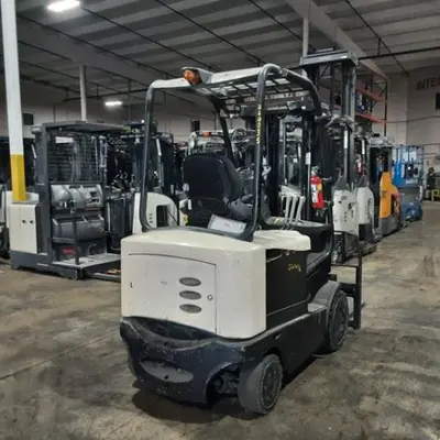 USED 2016 CROWN FC5215-50