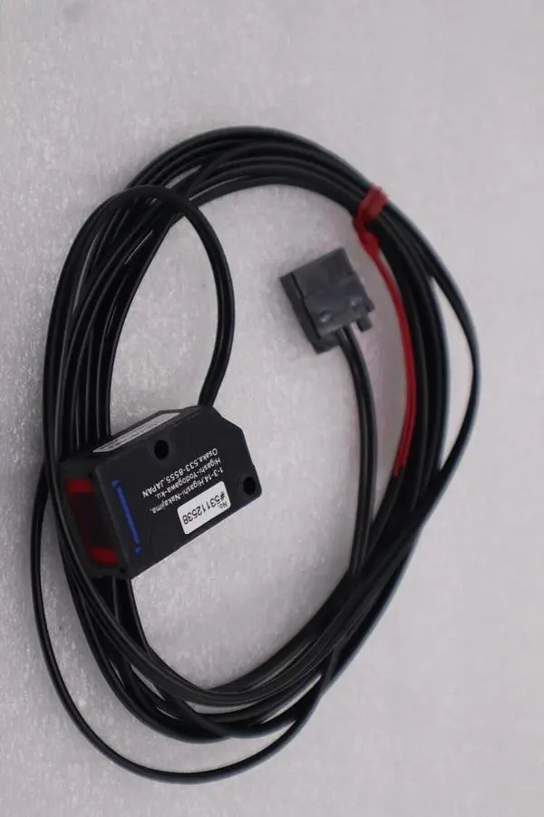 NEW OPEN BOX New Keyence LV-H100 Laser Sensor STOCK L-374-C
