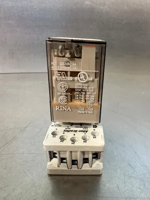 Allen Bradley 700-HAX3A1 /D Pilot Relay w/ Base 700-HN101 /D (4D-25)