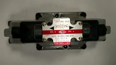 TOYOOKI KOGYO SOLENOID DIRECT VALVE HDD3C-3W-BGA-1-06A-WYA1 w/ other parts AUC