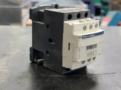 USED SCHNEIDER ELECTRIC LC1D12